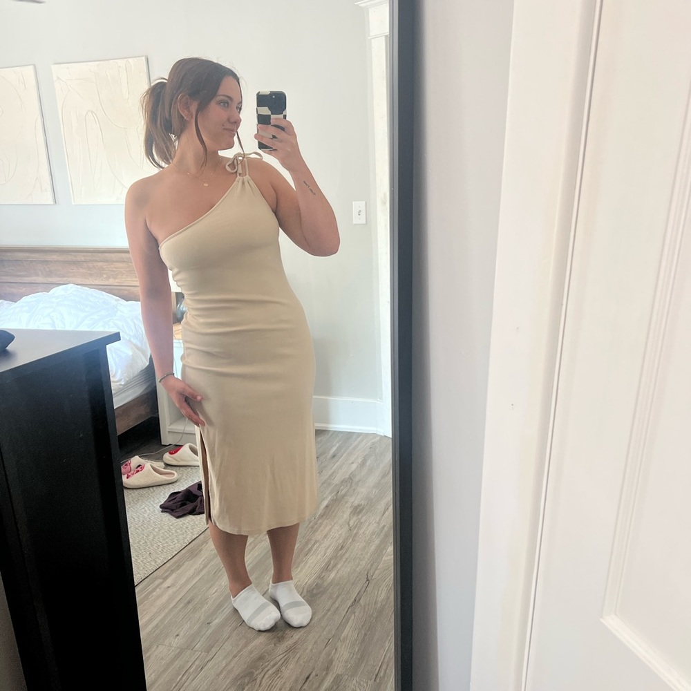 Elegant Cream One-Shoulder Summer Dress